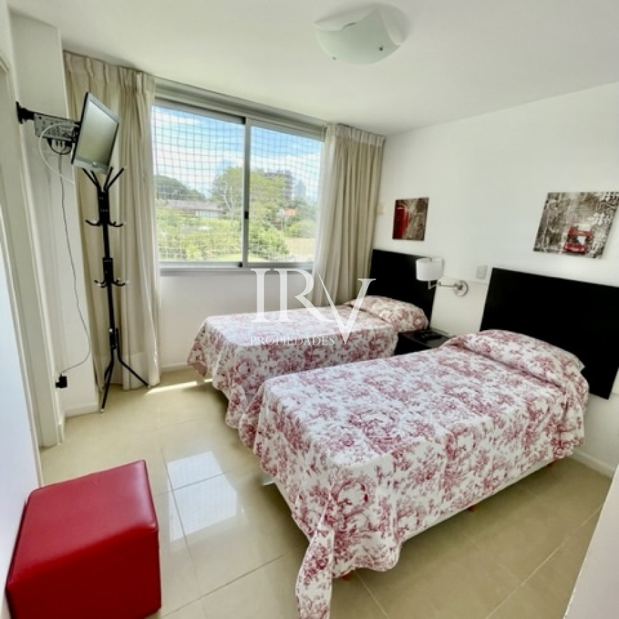 Apartamento ID.126 - Oportunidad Real. Apartamento en Venta a 50m de la Playa Brava en Punta del Este