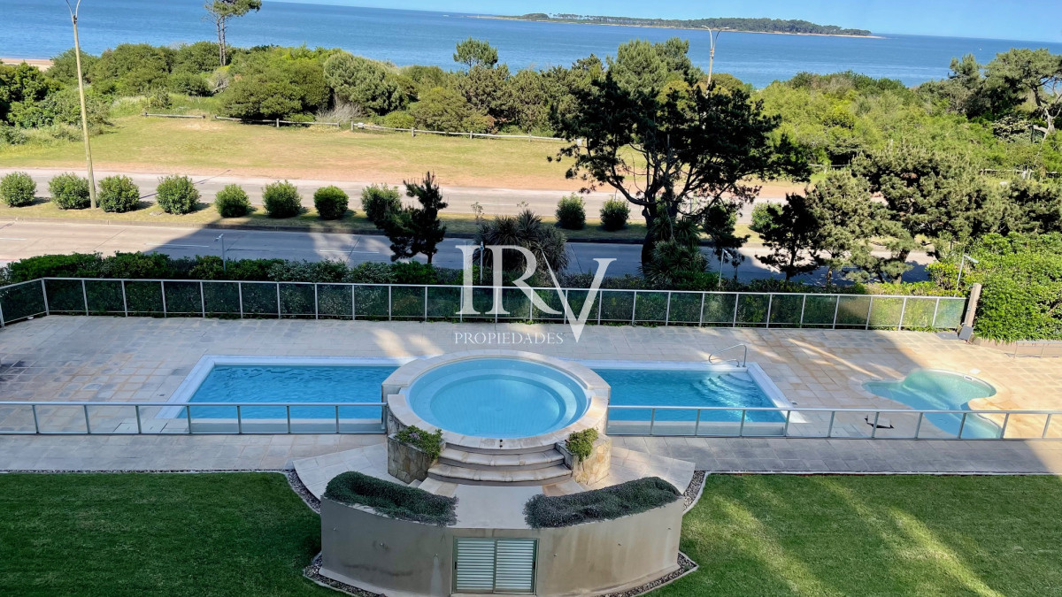 Apartamento ID.121 - Pda 6 Playa Mansa Punta del Este. Disponible 1er quincena de enero