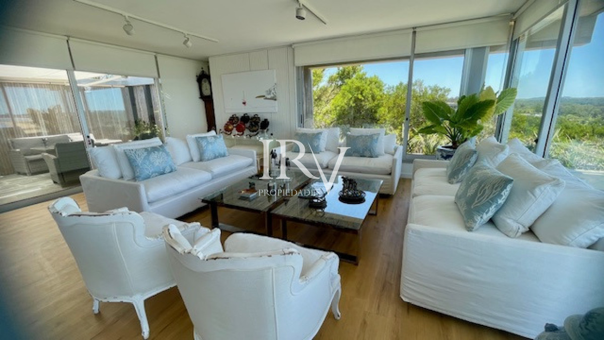 Apartamento ID.764 - Oportunidad en Punta Ballena. Venta de Apartamento Duplex tipo Casa