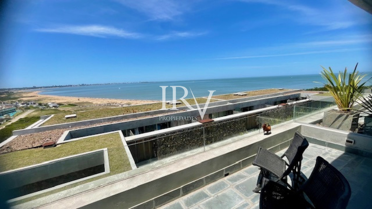 Apartamento ID.764 - Oportunidad en Punta Ballena. Venta de Apartamento Duplex tipo Casa