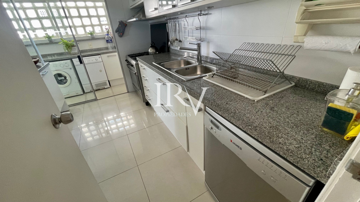Apartamento ID.121 - Pda 6 Playa Mansa Punta del Este. Disponible 1er quincena de enero