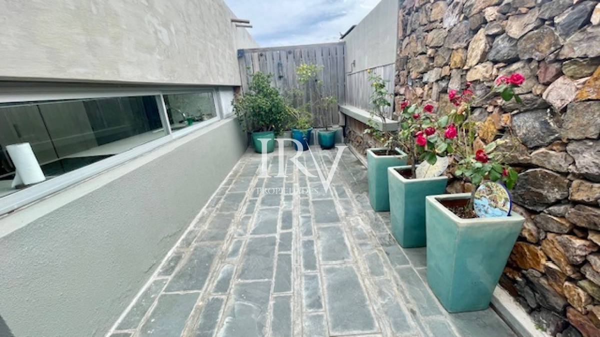 Apartamento ID.764 - Oportunidad en Punta Ballena. Venta de Apartamento Duplex tipo Casa