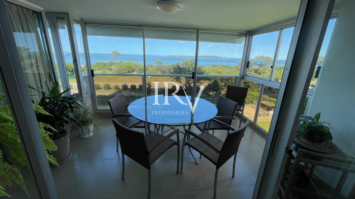 Apartamento ID.121 - Pda 6 Playa Mansa Punta del Este. Disponible 1er quincena de enero