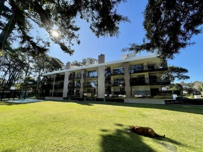 Muy lindo apartamento en Playa Brava 2 dormitorios Parrillero propio