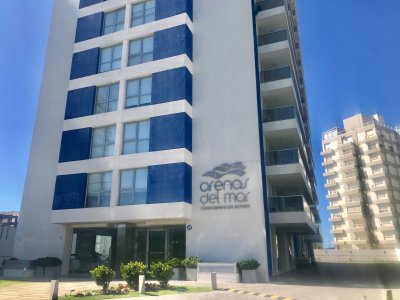 Apartamento en Venta . Torre Nueva con Servicios. Vista al Mar