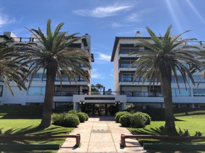 SEA HOUSE Impecable Primera línea Playa Brava Apartamento en San Rafael, frente a la Playa! 4 Suites