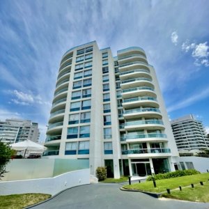 Apartamento Codigo #Venta de apartamento 3 dormitorios mas dep en Playa Brava