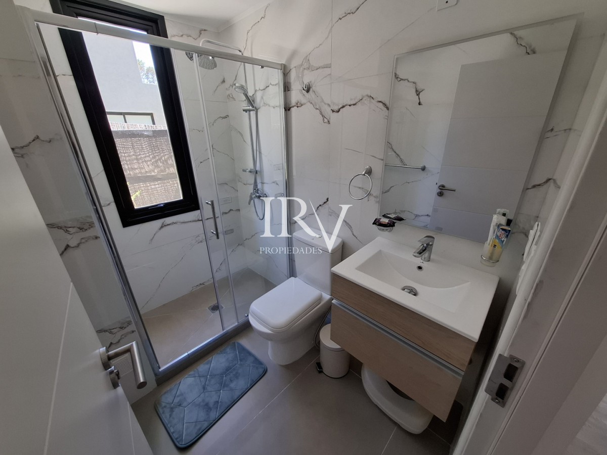 Casa ID.926 - Casa Nueva en Venta  4 Suites con Piscina y Parrillero en Solanas ,Punta del Este