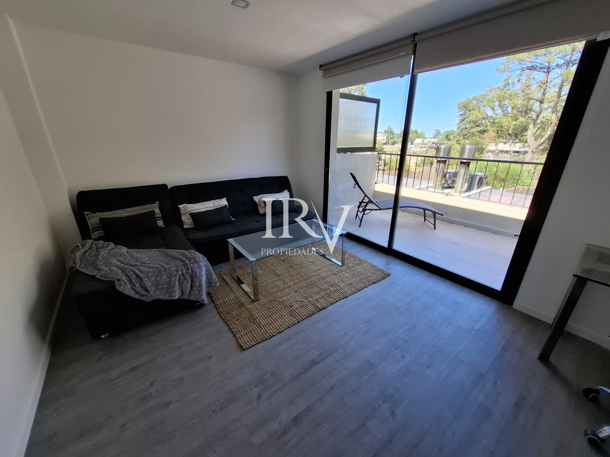 Casa ID.926 - Casa Nueva en Venta  4 Suites con Piscina y Parrillero en Solanas ,Punta del Este