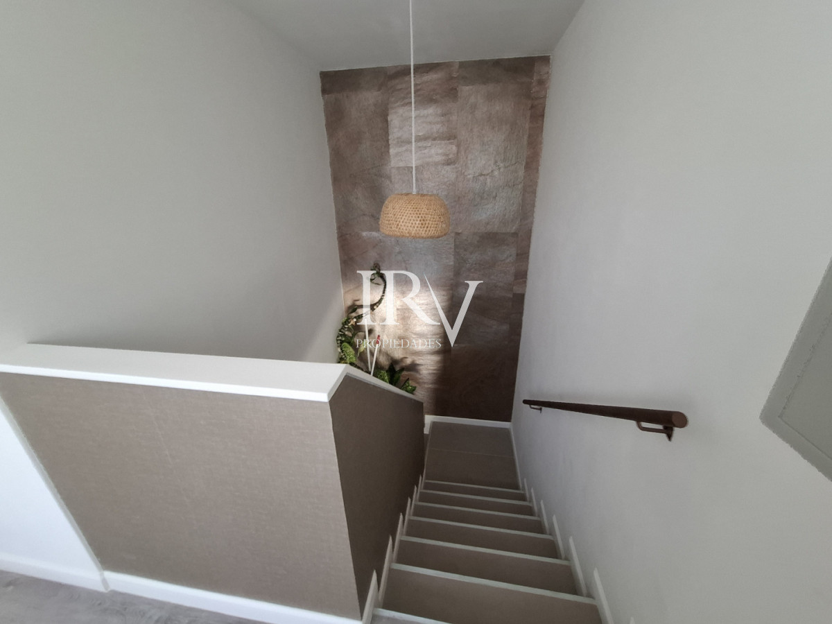 Casa ID.926 - Casa Nueva en Venta  4 Suites con Piscina y Parrillero en Solanas ,Punta del Este