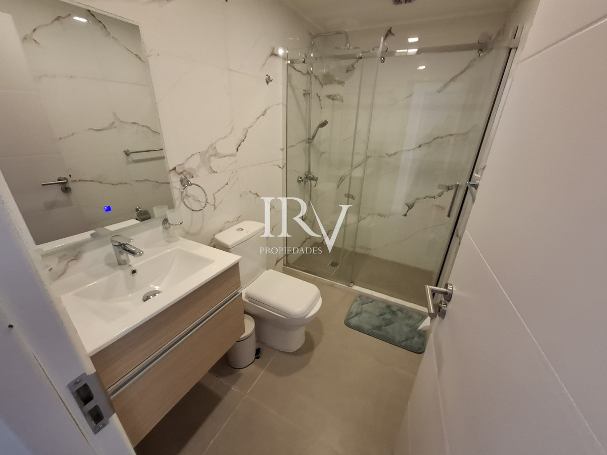 Casa ID.926 - Casa Nueva en Venta  4 Suites con Piscina y Parrillero en Solanas ,Punta del Este