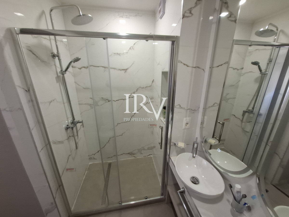 Casa ID.926 - Casa Nueva en Venta  4 Suites con Piscina y Parrillero en Solanas ,Punta del Este