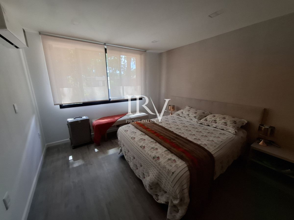 Casa ID.926 - Casa Nueva en Venta  4 Suites con Piscina y Parrillero en Solanas ,Punta del Este