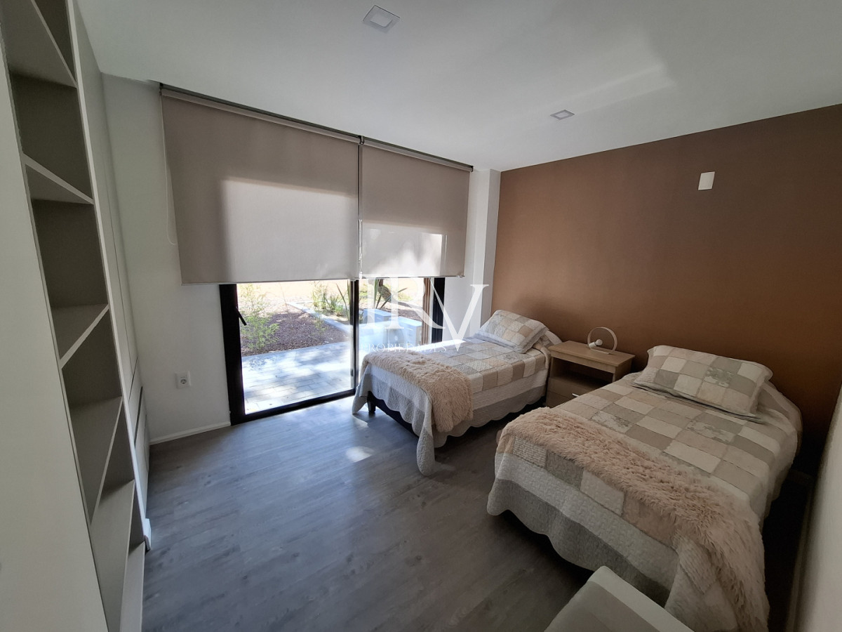 Casa ID.926 - Casa Nueva en Venta  4 Suites con Piscina y Parrillero en Solanas ,Punta del Este