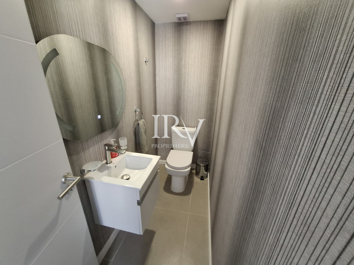 Casa ID.926 - Casa Nueva en Venta  4 Suites con Piscina y Parrillero en Solanas ,Punta del Este