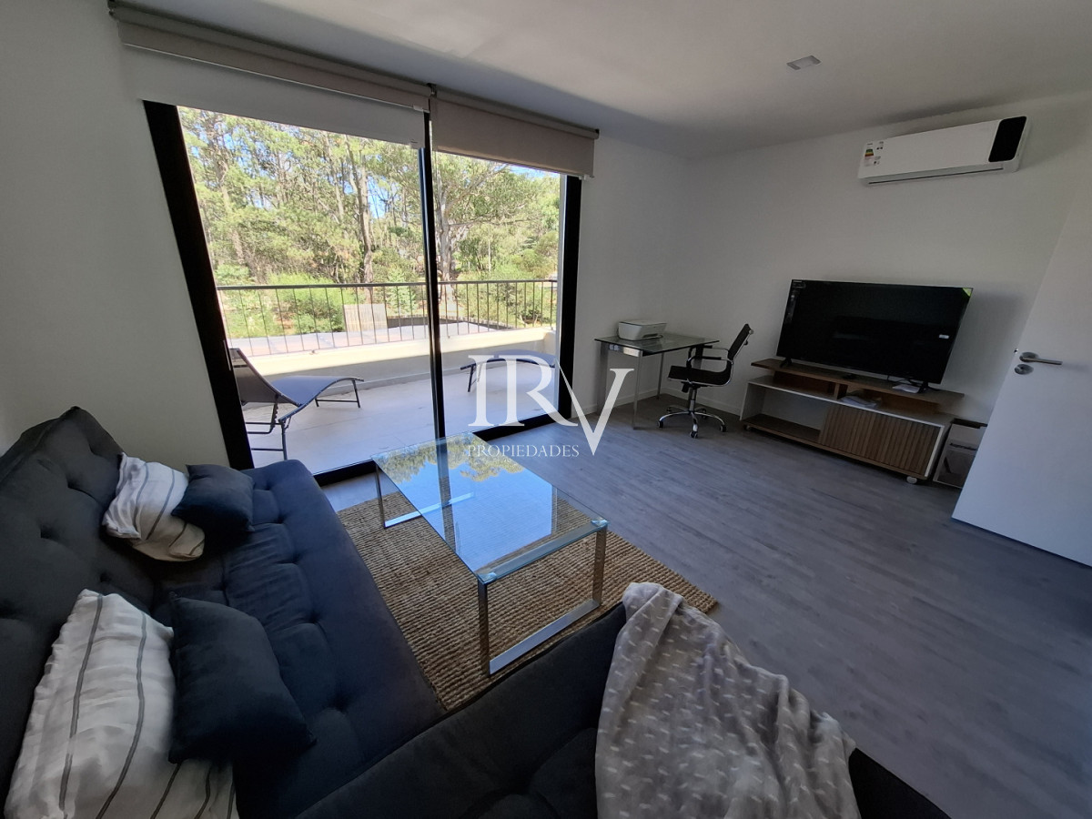 Casa ID.926 - Casa Nueva en Venta  4 Suites con Piscina y Parrillero en Solanas ,Punta del Este