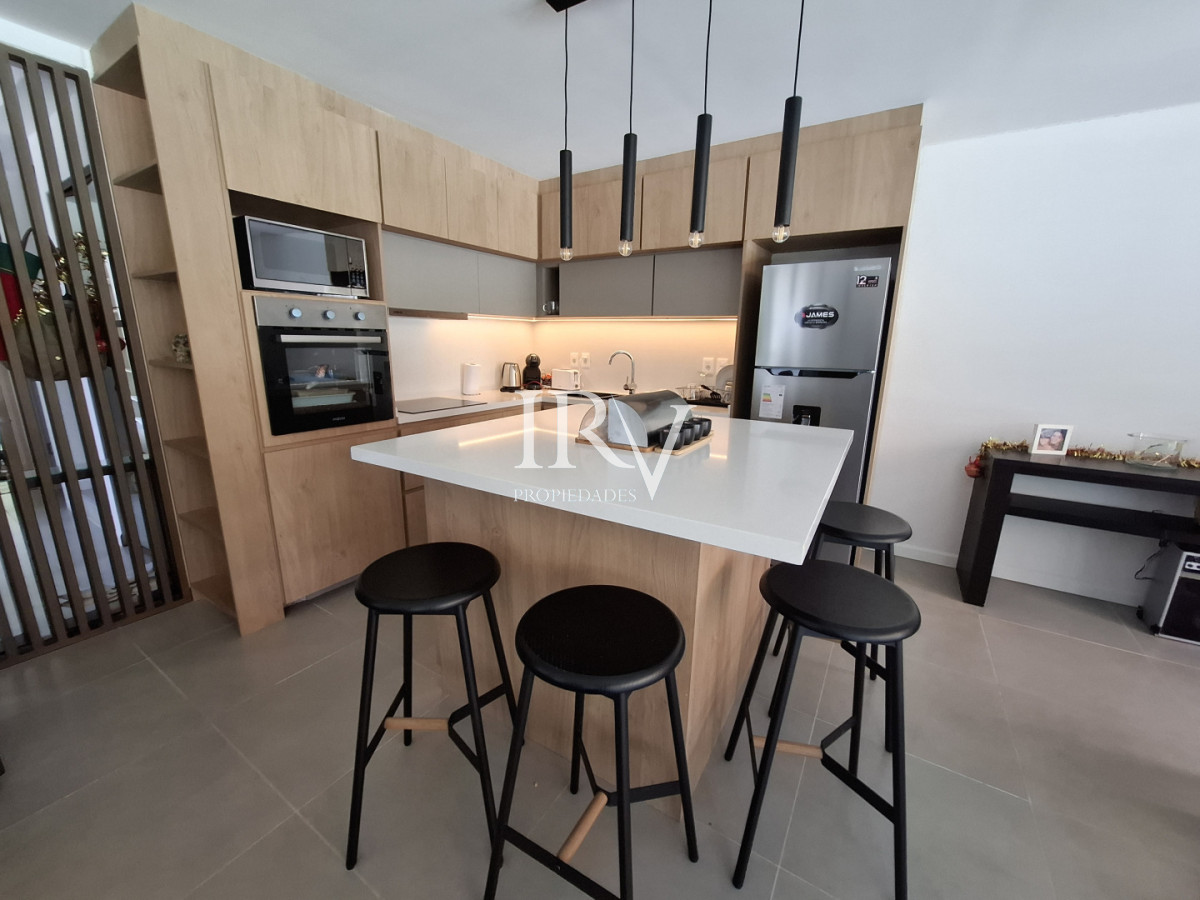 Casa ID.926 - Casa Nueva en Venta  4 Suites con Piscina y Parrillero en Solanas ,Punta del Este
