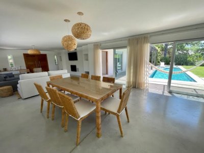 Venta de Casa Nueva en Bo. Cerrado de Punta del Este