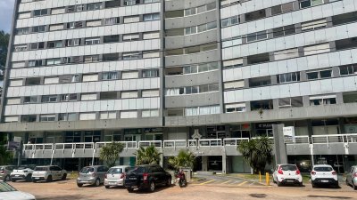Local comercial o Estudio Profesional con excelente ubicación