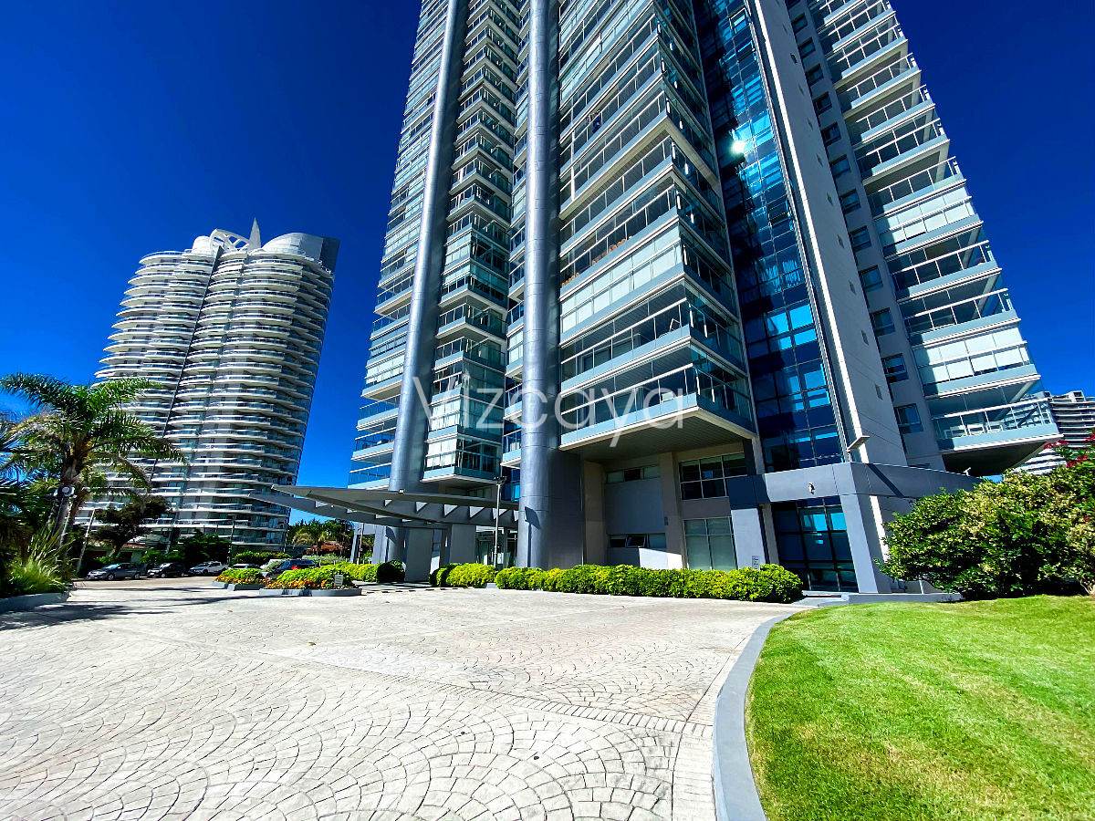 Apartamento ID.80 - VENTA APARTAMENTO:  2 dormitorios 2 baños garage Punta del Este - Playa Mansa 