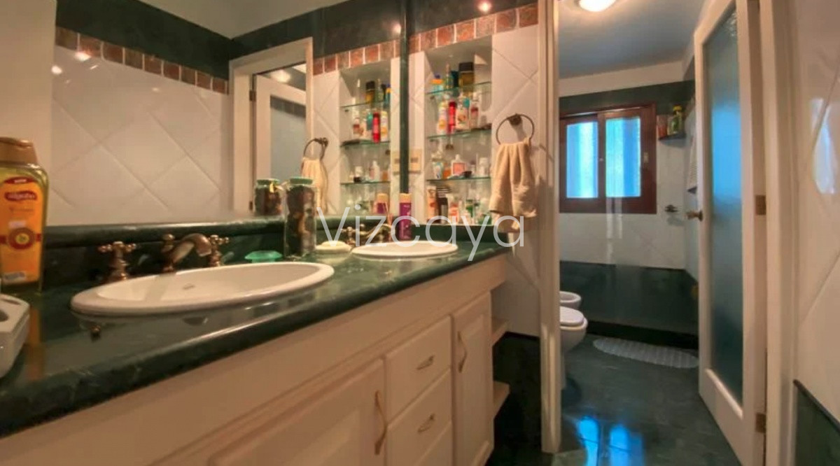 Casa ID.233 - VENTA Y ALQUILER ANUAL chalet de 6 dormitorios y 5 baños, zona Shopping Punta del Este 