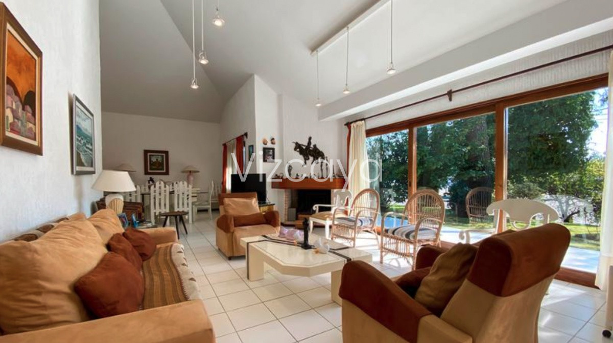 Casa ID.233 - VENTA Y ALQUILER ANUAL chalet de 6 dormitorios y 5 baños, zona Shopping Punta del Este 