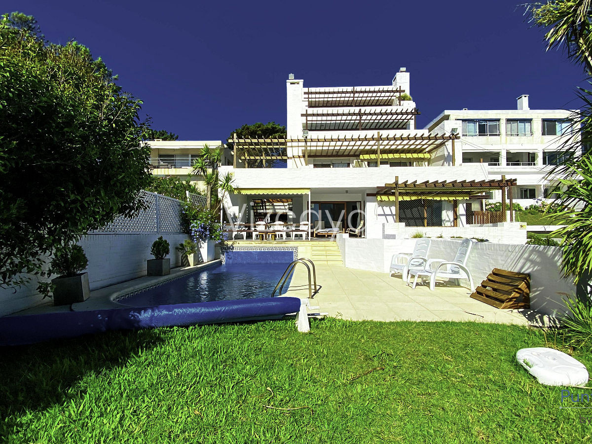 Casa ID.64 - Increíble casa  en  Punta Ballena - Maldonado 4 dormitorios y con servicio separado