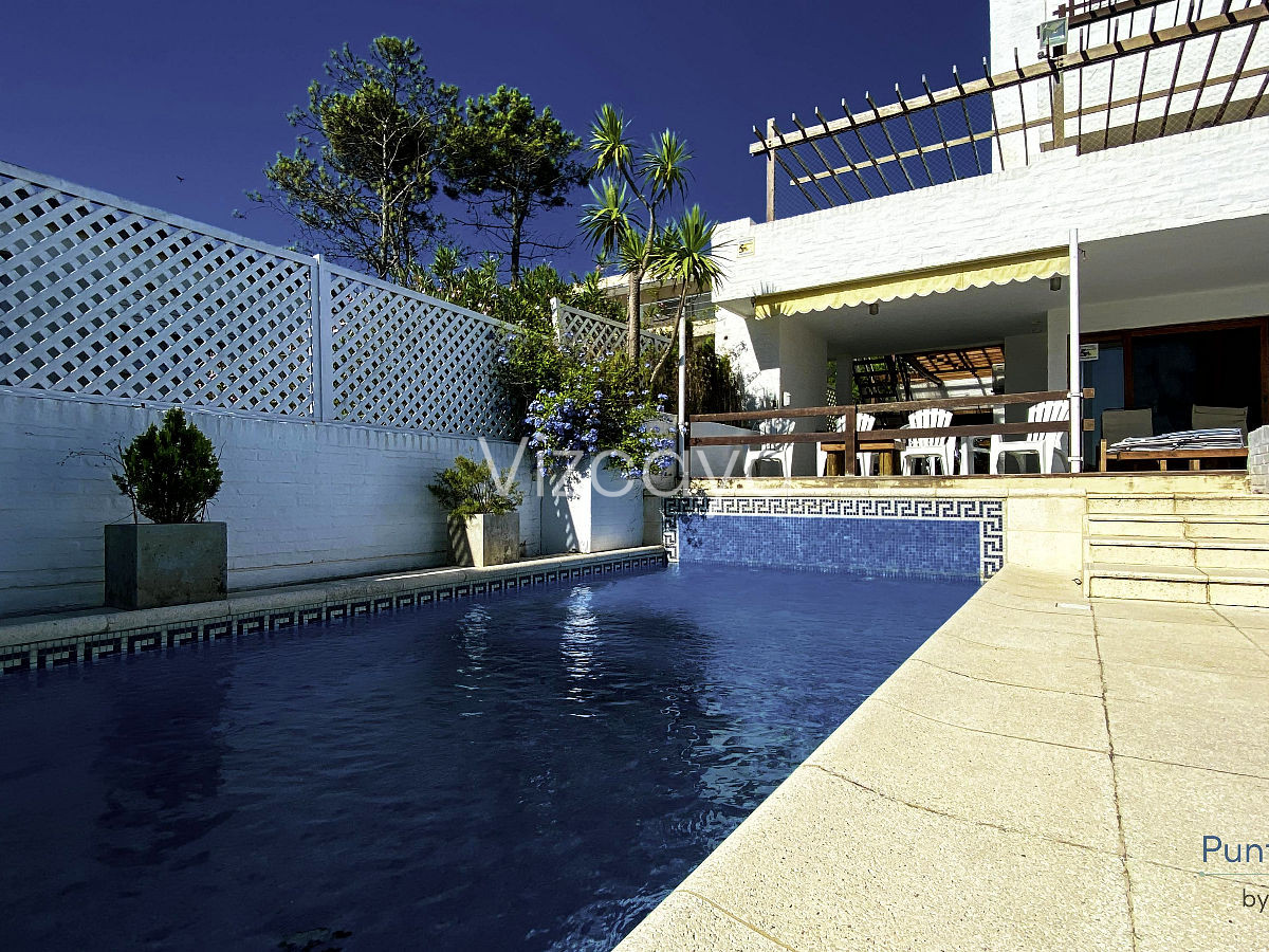 Casa ID.64 - Increíble casa  en  Punta Ballena - Maldonado 4 dormitorios y con servicio separado