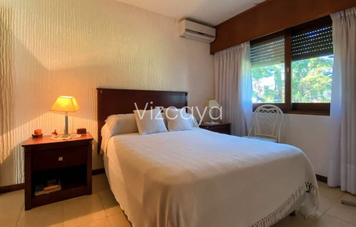 Casa ID.233 - VENTA Y ALQUILER ANUAL chalet de 6 dormitorios y 5 baños, zona Shopping Punta del Este 