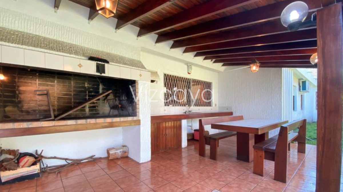 Casa ID.233 - VENTA Y ALQUILER ANUAL chalet de 6 dormitorios y 5 baños, zona Shopping Punta del Este 