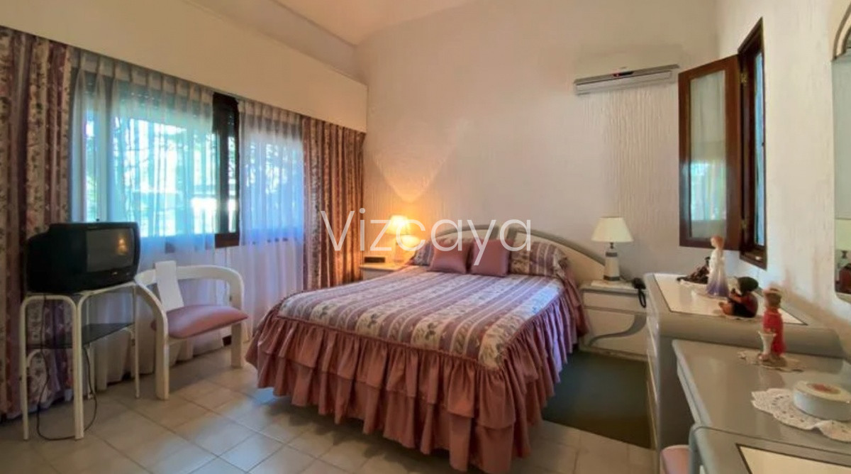 Casa ID.233 - VENTA Y ALQUILER ANUAL chalet de 6 dormitorios y 5 baños, zona Shopping Punta del Este 