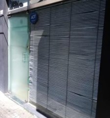 Local comercial en Montevideo Cordon, posible permuta por apto o local en Maldonado