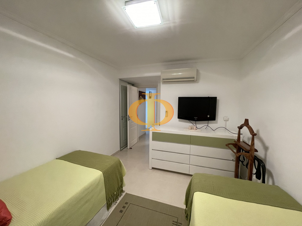 Apartamento ID.856 - Pent House pda 2 Playa Mansa.  Moderna Torre con amenities.