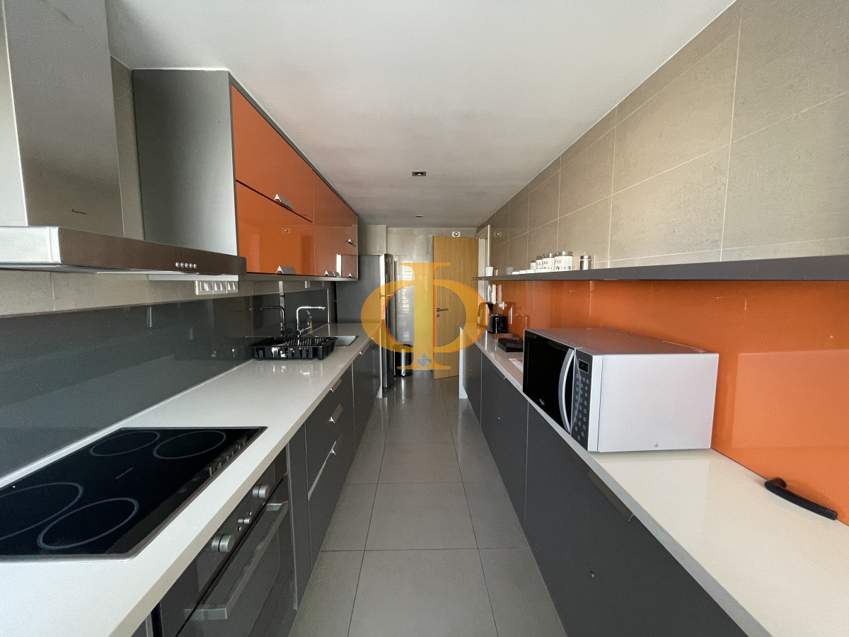 Apartamento ID.857 - Playa Mansa. Frente Hotel Enjoy. Exclusiva Torre.- 3 Suites.
