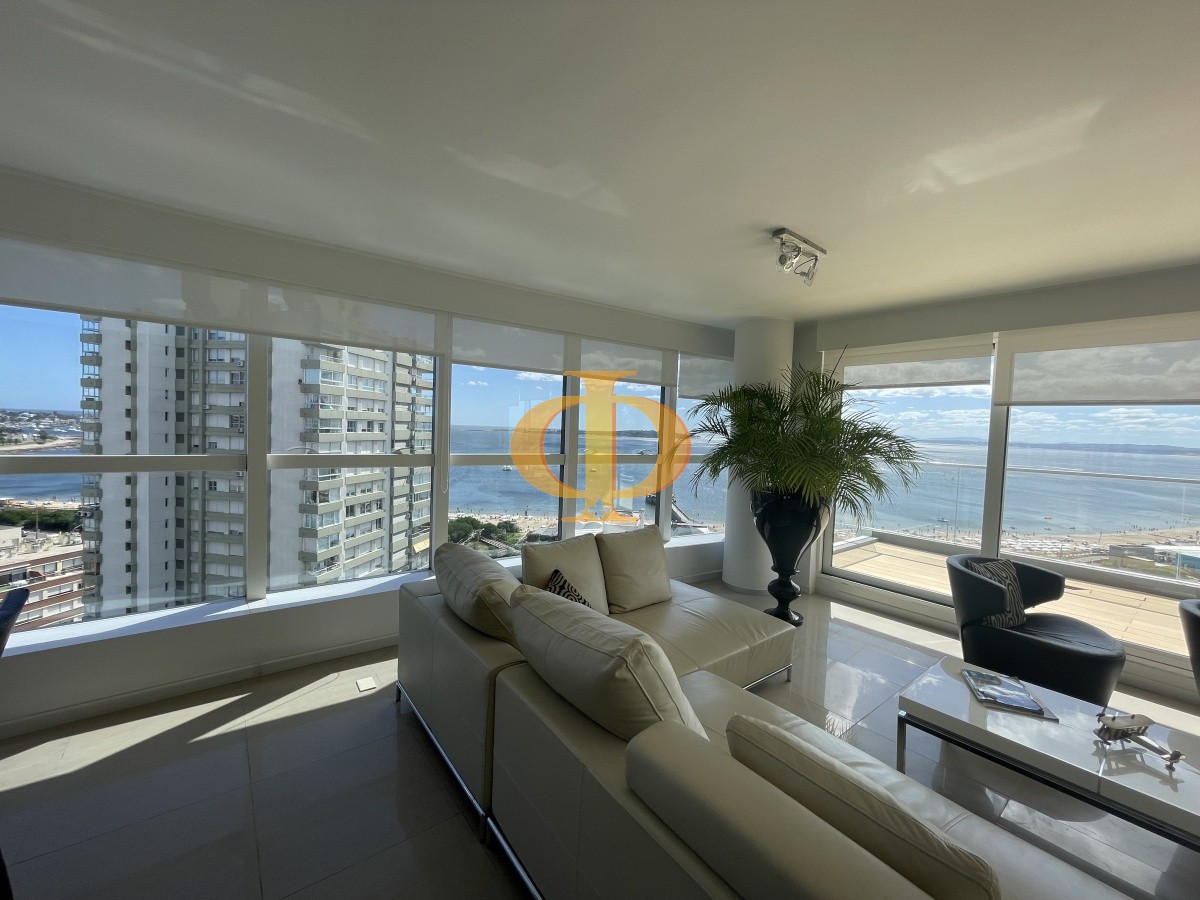 Apartamento ID.826 - Playa Mansa, excelente planta de 3 suites mas dependencia, 2 amplias terrazas , Mansa y Brava.
