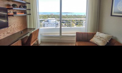 Avda Roosevelt. Piso alto . a estrenar.- 3 dorm. 3 baños.-