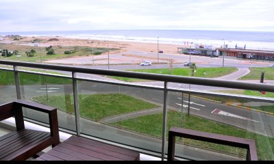 Apartamento esquinero, espectacular vista a Playa Brava.