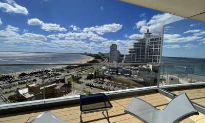 Playa Mansa, excelente planta de 3 suites mas dependencia, 2 amplias terrazas , Mansa y Brava.