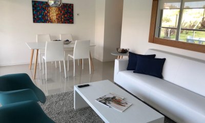 Muy lindo apto de 2 dorm. 2 baños. terraza con parrillero