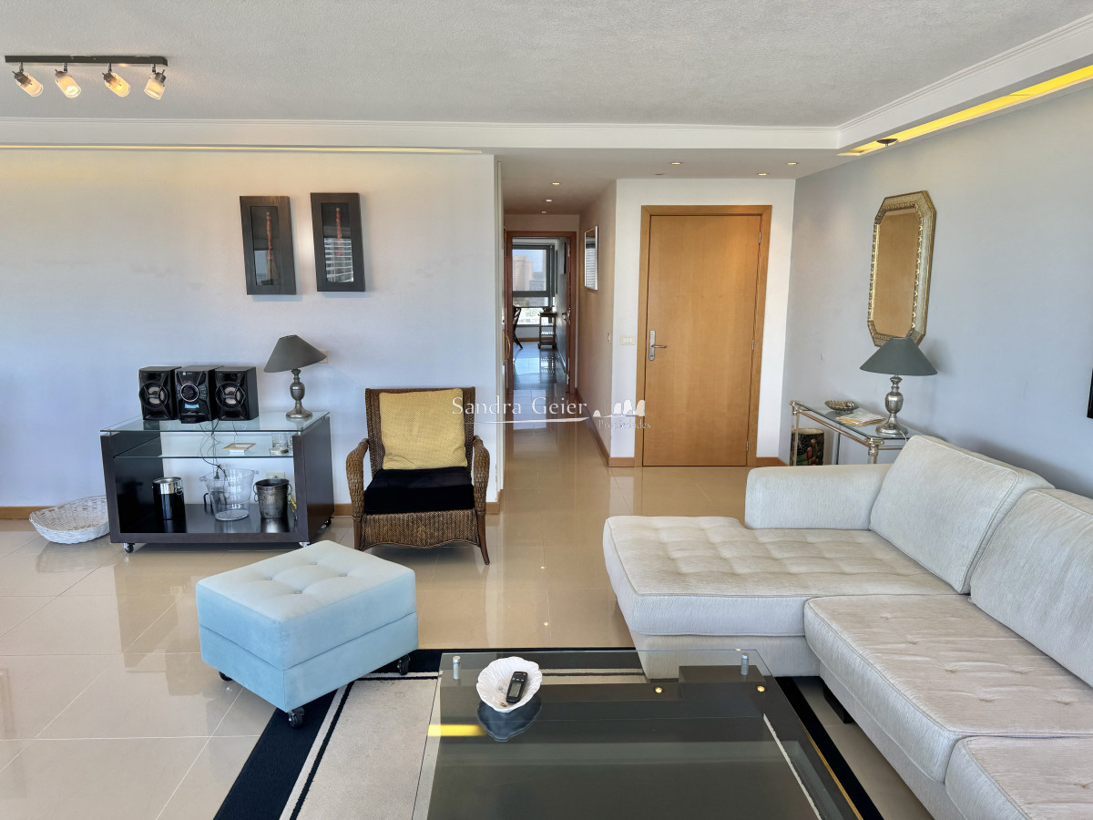 Apartamento ID.2839 -  venta Hermoso apartamento de 3 dormitorios. Torre Marigot