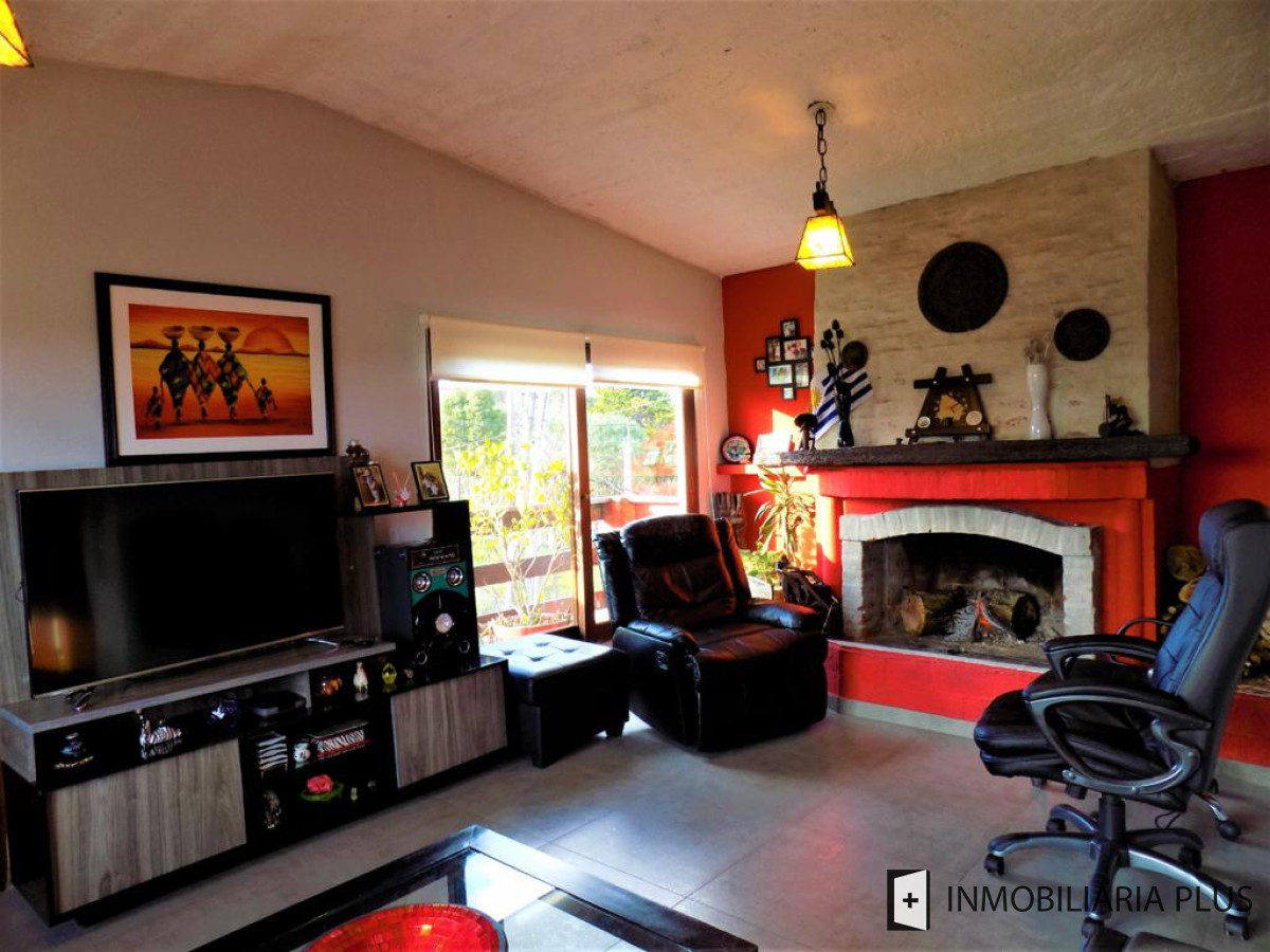 Casa ID.691 - Casa en venta con 3 dormitorios y dependencia de servicio en el barrio La Usana C691B