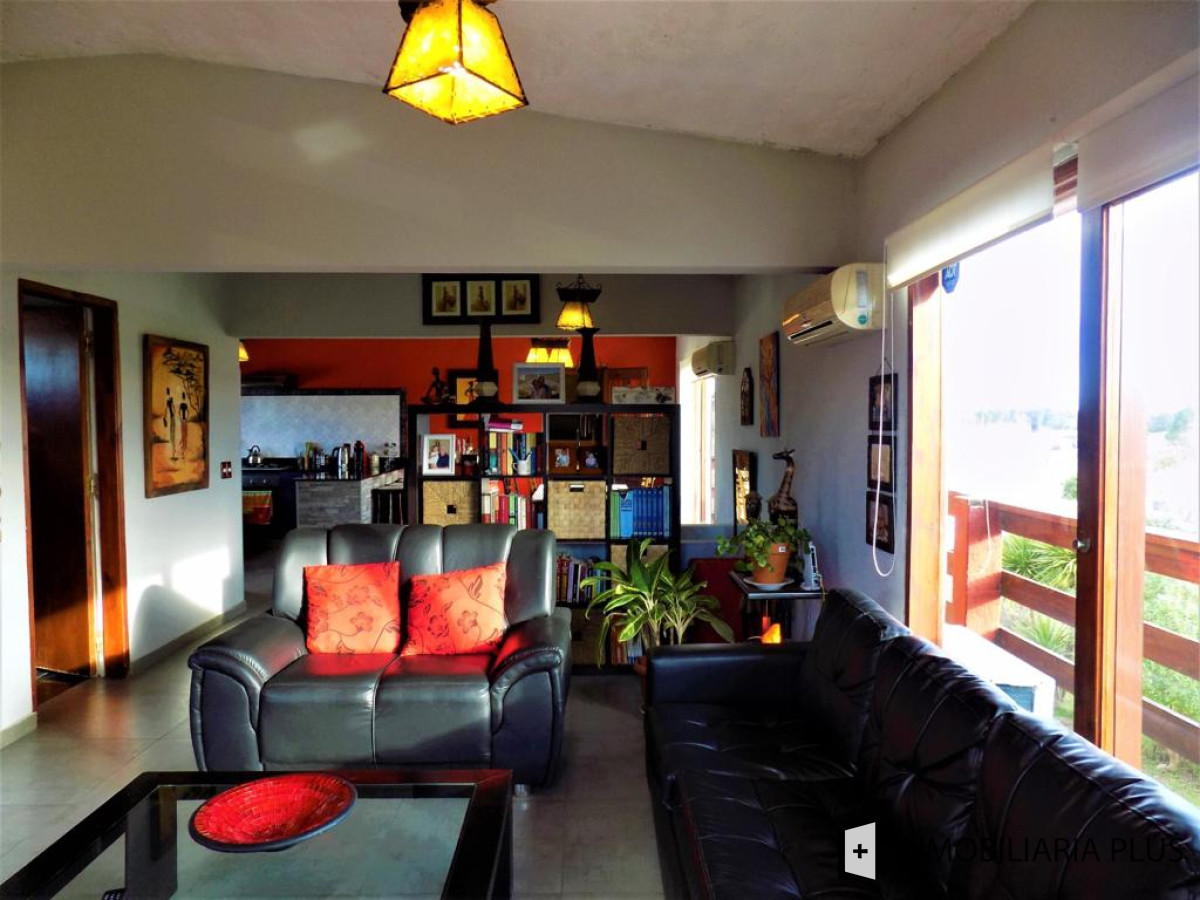 Casa ID.691 - Casa en venta con 3 dormitorios y dependencia de servicio en el barrio La Usana C691B