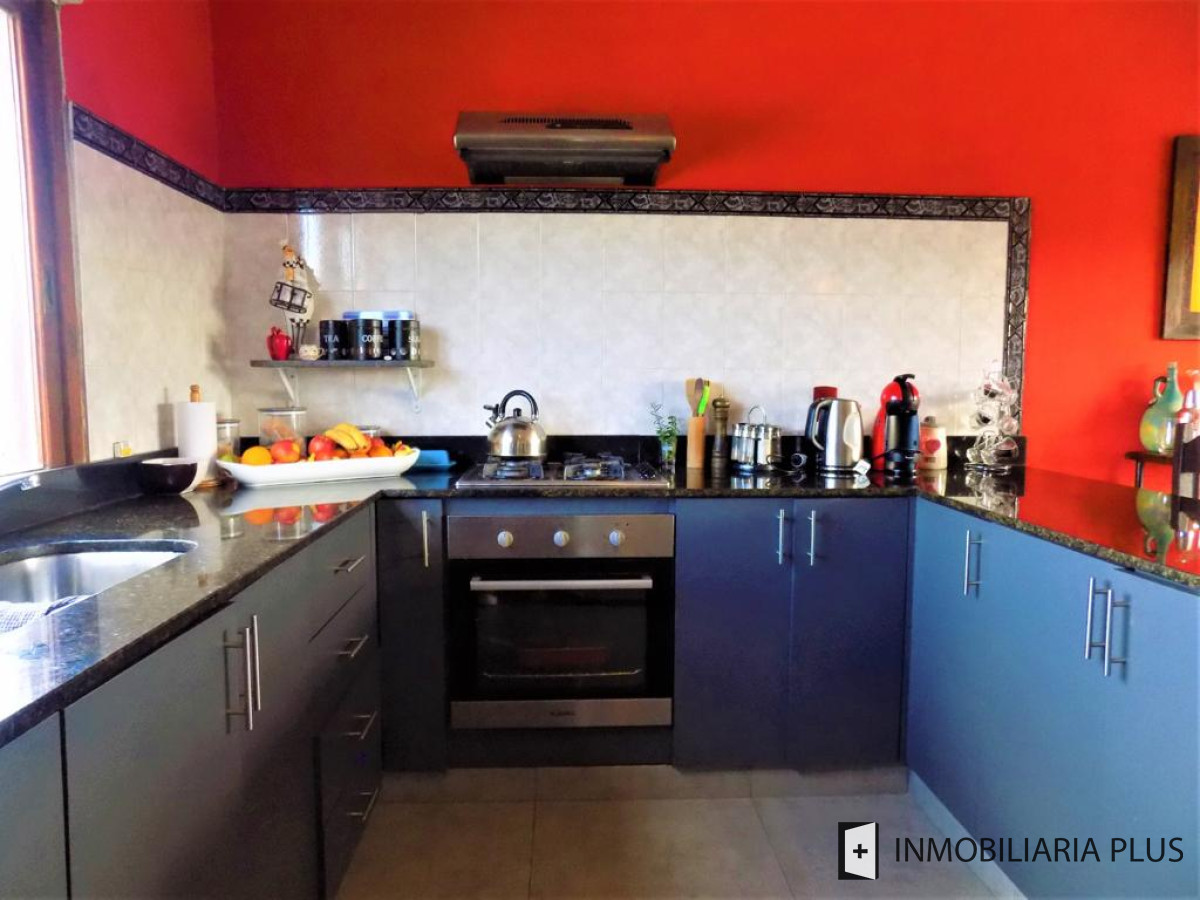Casa ID.691 - Casa en venta con 3 dormitorios y dependencia de servicio en el barrio La Usana C691B