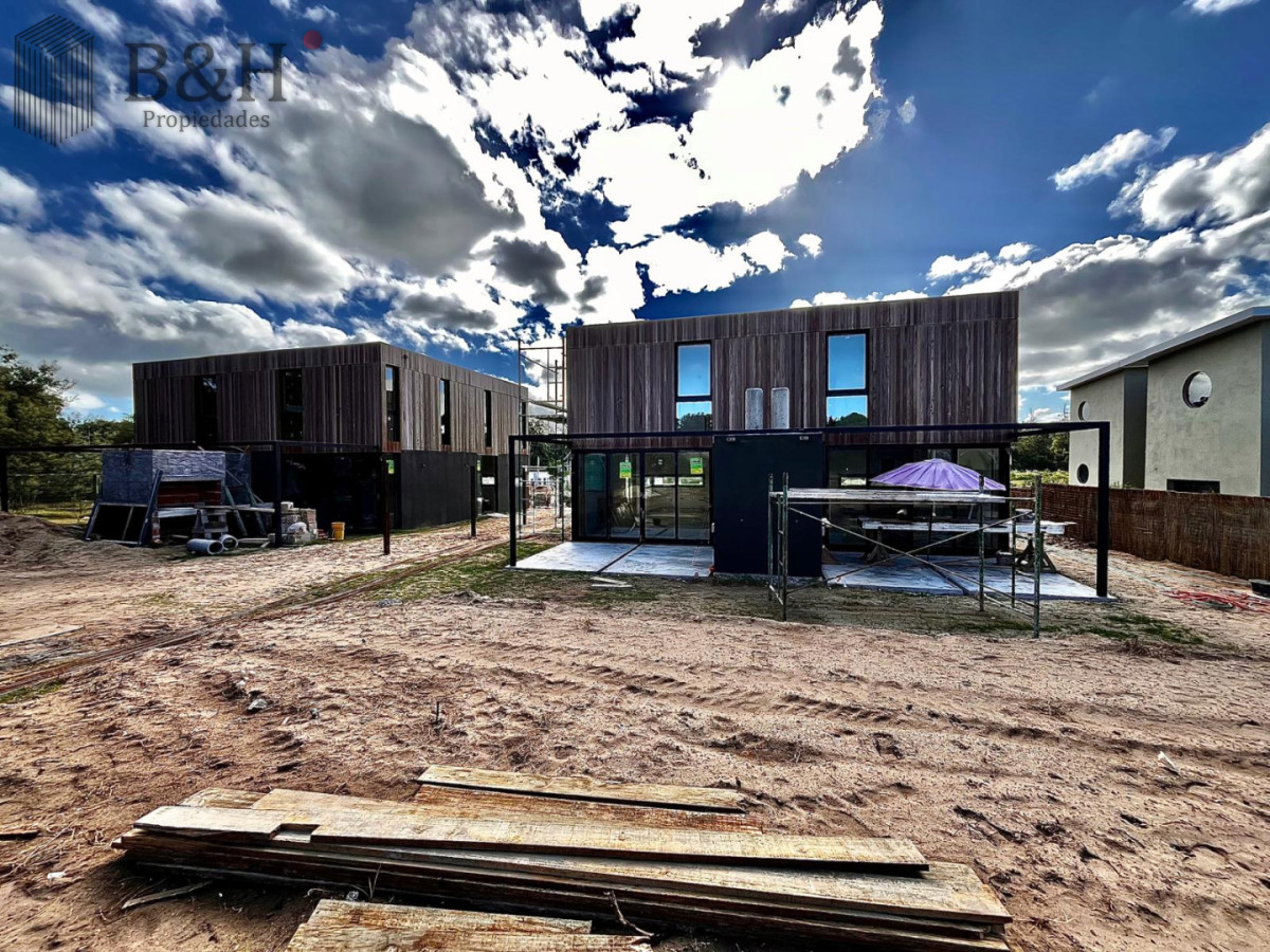 Casa ID.5319 - Venta - Casa - 2 Dormitorios - 2 baños - Punta del Este - Excelente Ubicación