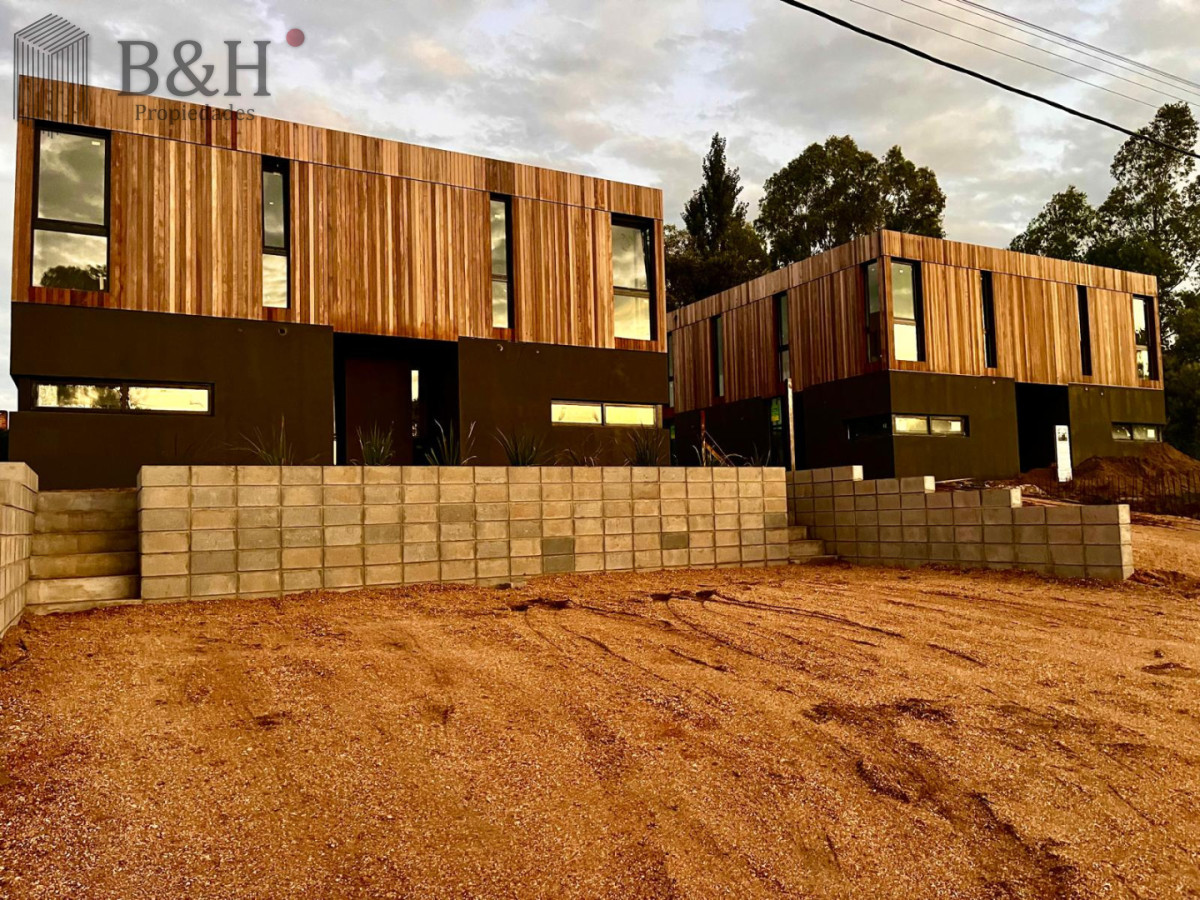 Casa ID.5319 - Venta - Casa - 2 Dormitorios - 2 baños - Punta del Este - Excelente Ubicación