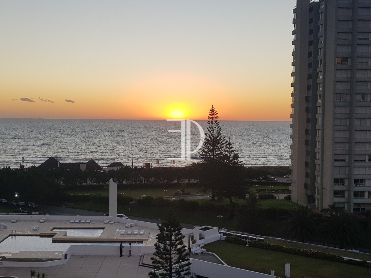 Apartamento ID.1057 - Venta - Apartamento - 3 dormitorios y dependencia de servicio - Complejo Lincoln Center - Frente al Mar