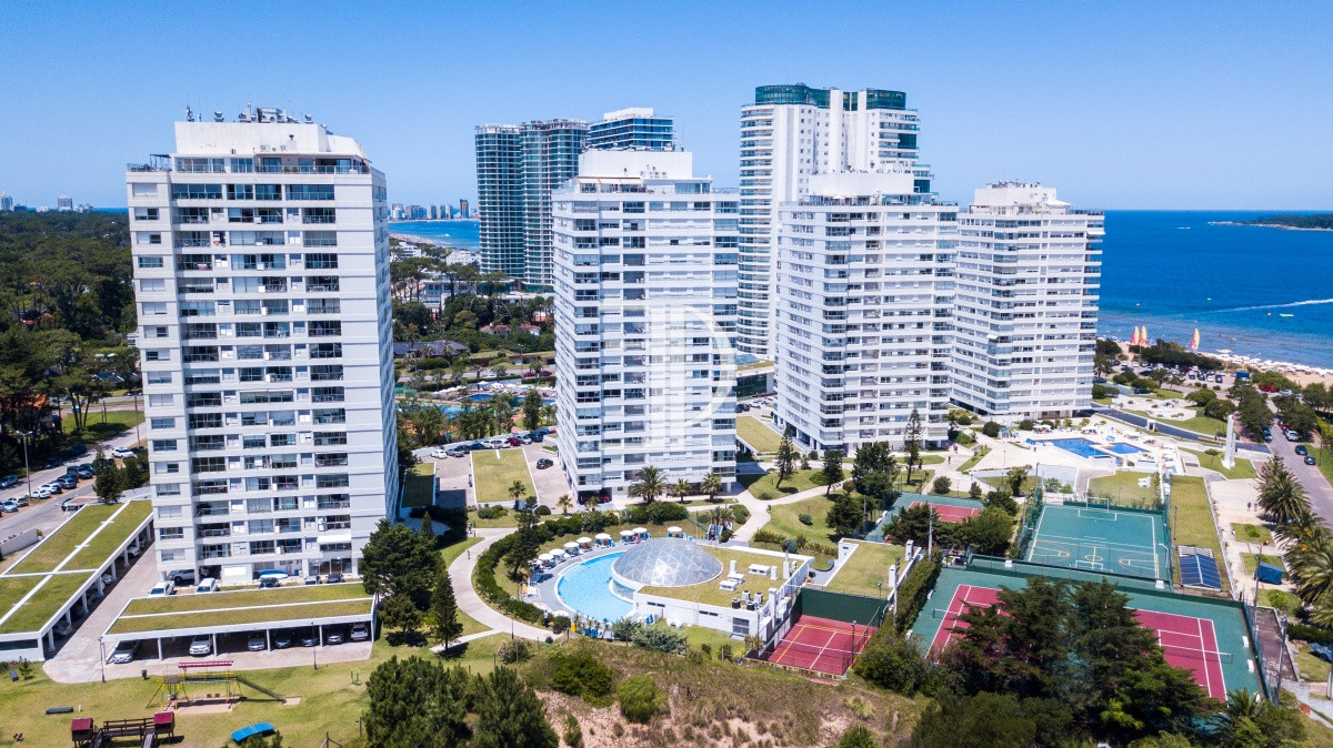 Apartamento ID.1057 - Venta - Apartamento - 3 dormitorios y dependencia de servicio - Complejo Lincoln Center - Frente al Mar