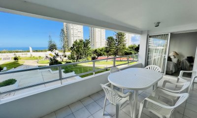 Venta - Complejo Lincoln Center - 2 dormitorios y medio 2 baños - Punta del Este - Frente al Mar