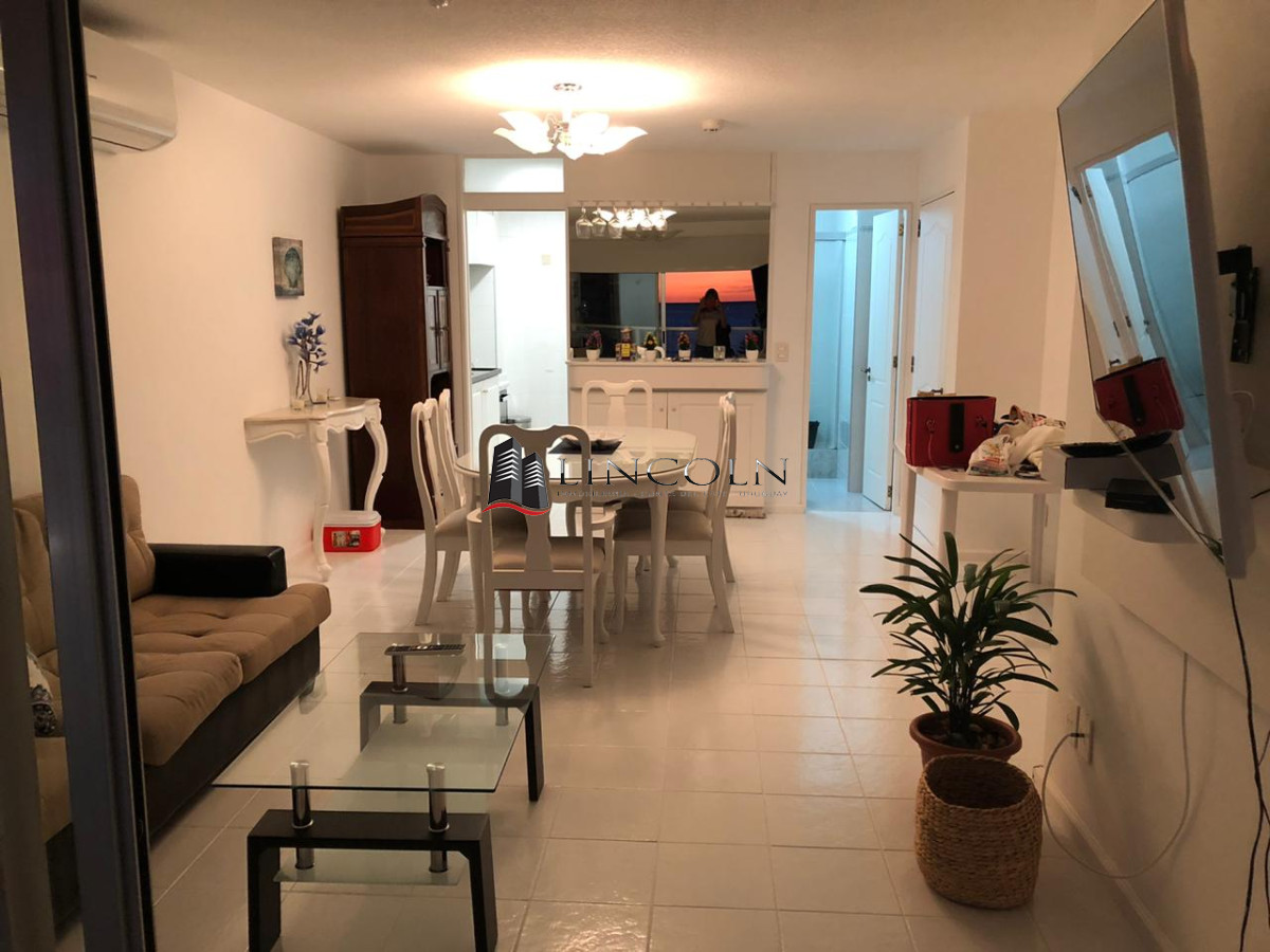 Apartamento con vista al mar y gran cantidad de servicios. - LLN427A