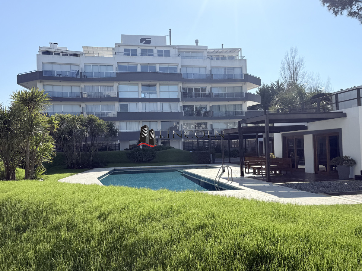 Apartamento 3 dormitorios en Playa Mansa - LLN1604A